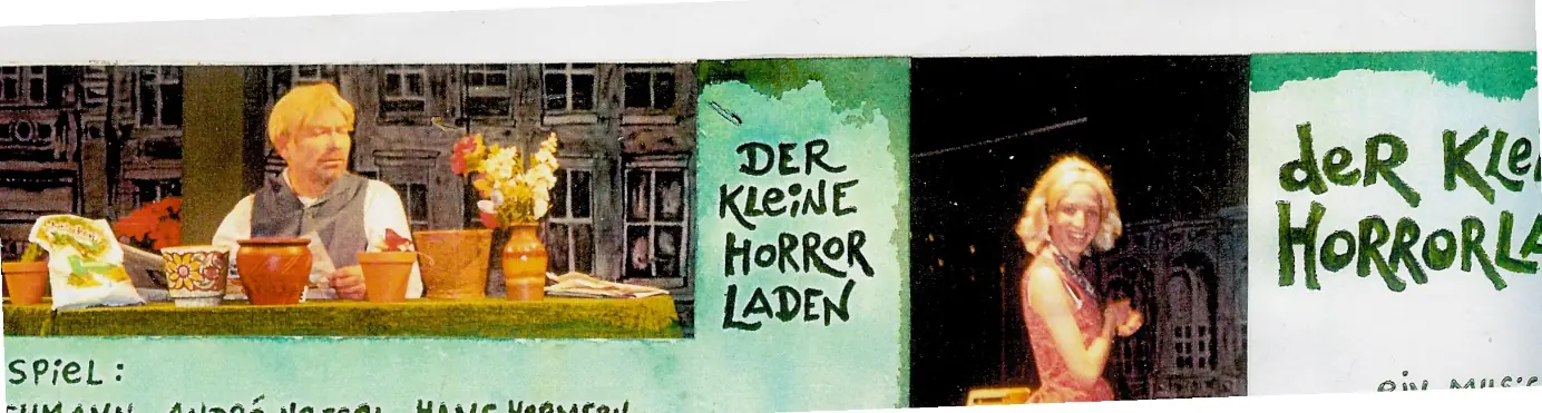 Ausschnitt aus dem Programmheft von „Der kleine Horrorladen“: Hans Hermsen als Blumenhändler hinter seinem Ladentisch